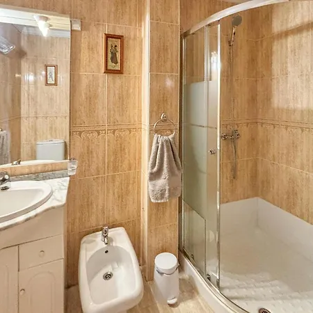 2 Bedroom Lovely In Appartamento Fuengirola